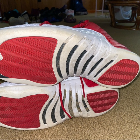 Jordan retro 13s. Little creasing. No major damage to the shoe. No box. Size 13 main image 4